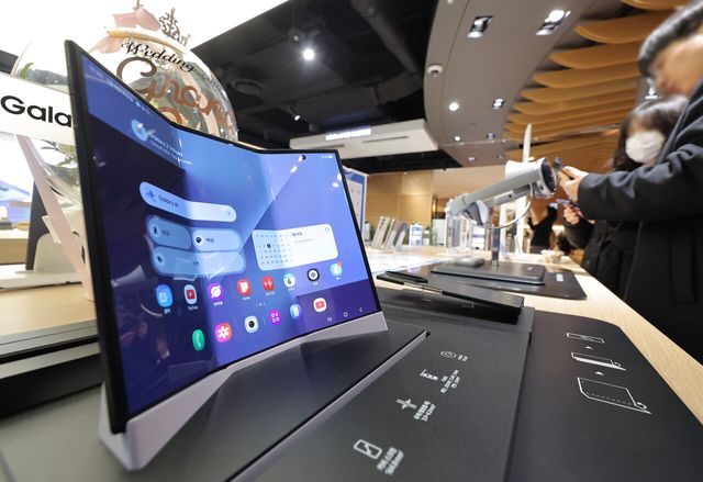 삼성 '갤럭시&nbsp;Z 트라이폴드' 국내 판매 종료…출시 3개월 만[연합뉴스]