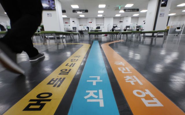 취업자&nbsp;석달만에 20만명대↑…2030세대 실업률 5년만에 최고(종합2보)[연합뉴스]