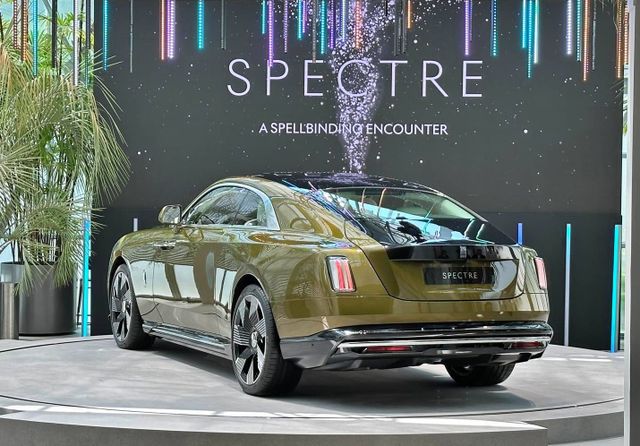 롤스로이스 첫 전기차 스펙터 후면부 / 출처=IT동아