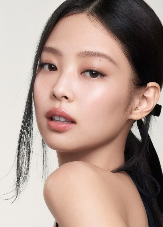 블랙핑크 제니 (사진출처 : 헤라 공식 홈페이지)