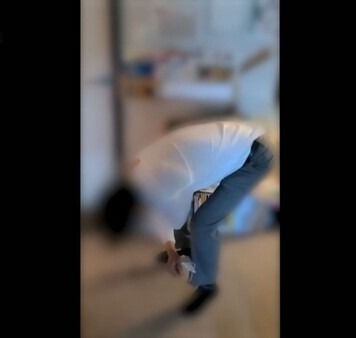 영상 속 강미정 아나운서 남편의 비틀거리는 모습 (사진출처 : PD수첩 캡처)