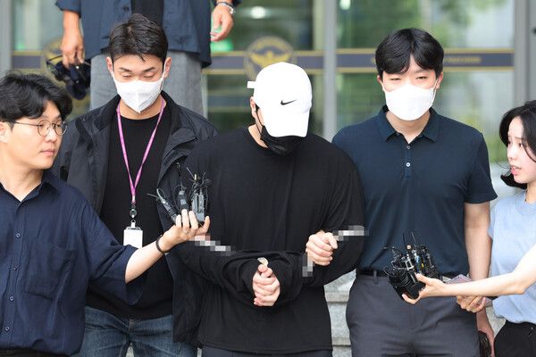 중앙지검으로 송치되는 '압구정&nbsp;롤스로이스' (사진출처 : 연합뉴스)