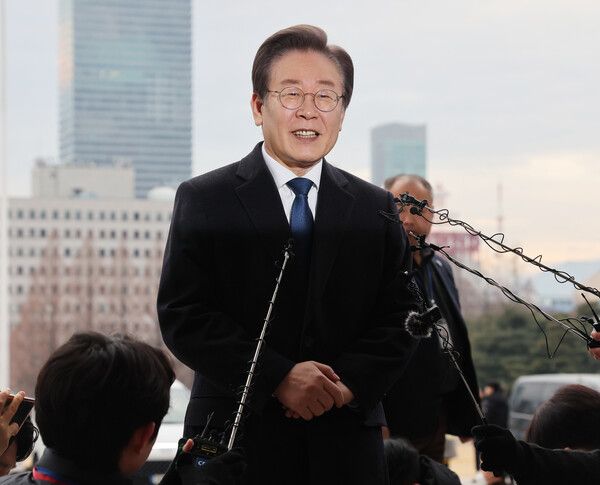 이재명 더불어민주당 대표가 흉기 피습 보름 만에 17일 당무에 공식 복귀했다. (사진 출처 : 뉴스1)