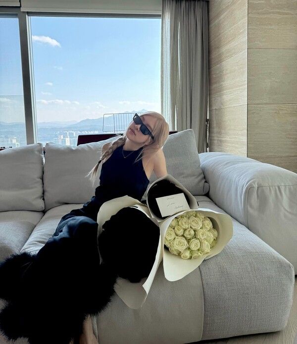 생일 맞은 블랙핑크 로제 (사진 출처 : 로제 SNS)