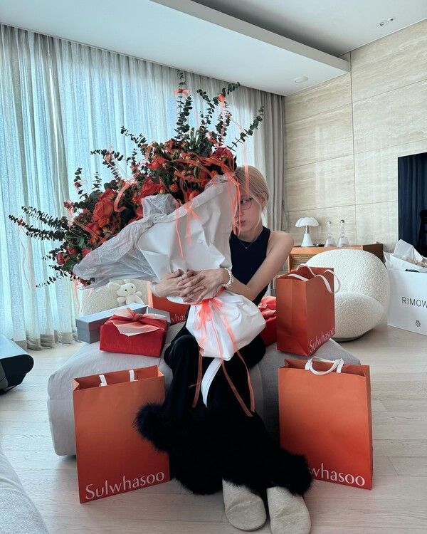 생일 맞은 블랙핑크 로제 (사진 출처 : 로제 SNS)