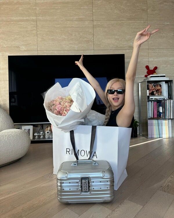 생일 맞은 블랙핑크 로제 (사진 출처 : 로제 SNS)