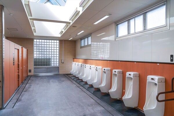 학교 남자 화장실 (사진 출처 : 프리픽) (해당 사진은 본 기사 내용과 연관 없습니다)