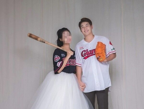 프로 야구 선수 나균안과 아내 A 씨 (사진 출처 : 롯데 자이언츠)