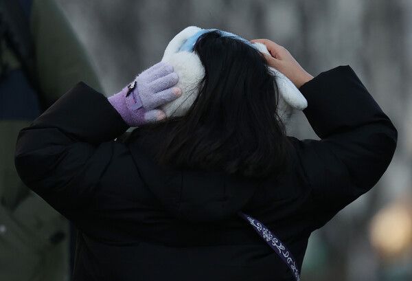 귀마개로 시린 귀 보호하기 (사진출처 : news1)