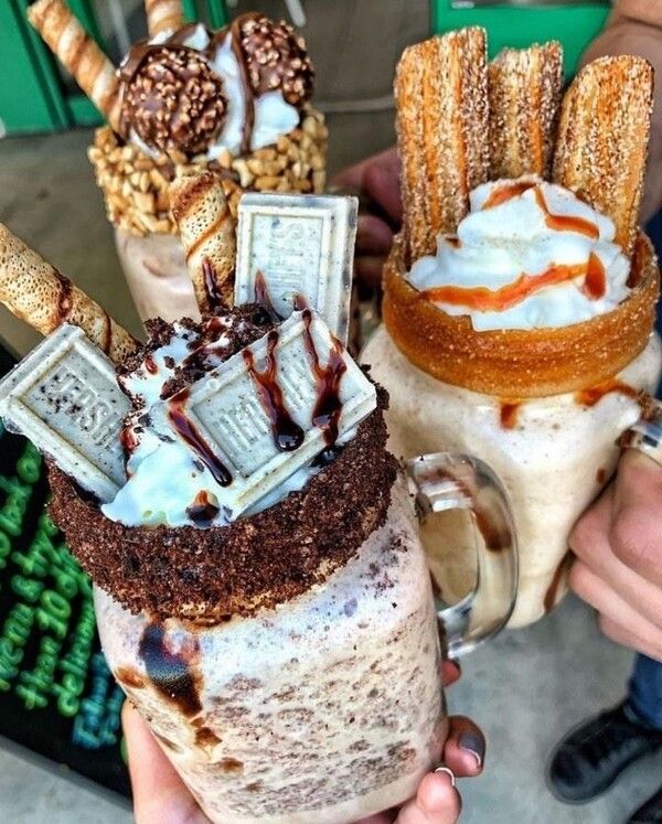 보기만 해도 당이 오를 것 같은 음료 (사진 출처: 온라인 커뮤니티)