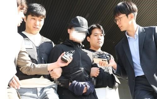 검찰 송치되는 '여친 살해'&nbsp;의대생