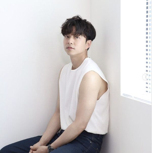 40대 동안 배우 공유 (사진 출처: 공유 SNS)