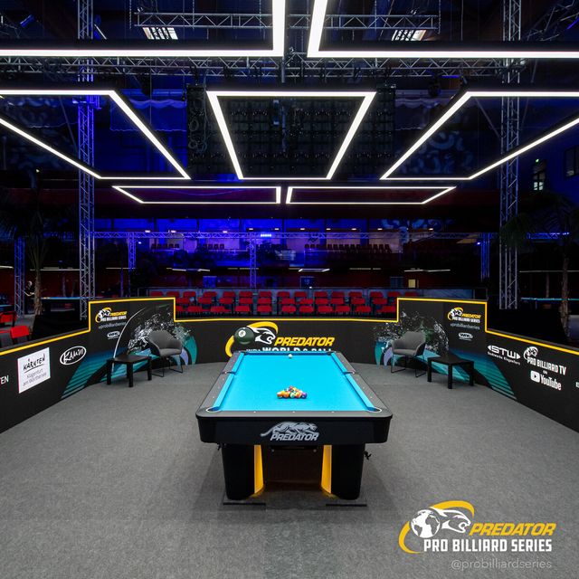 프레데터 프로 빌리어드 시리즈로 개최되는 이번 대회 경기장 메인 당구대.
