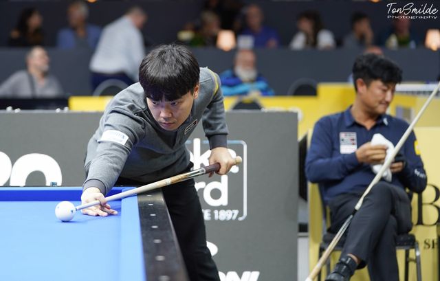 네덜란드 베겔에서 3쿠션 당구월드컵이 시작했다. 베겔 대회에서 한국은 김행직(전남)이 초대 챔피언에 오르고 3회 연속 결승에 진출했다. 이번 대회에는 김행직을 비롯해 총 15명이 출전해 다시 우승에 도전한다.&nbsp; 사진=Ton Smilde&nbsp;