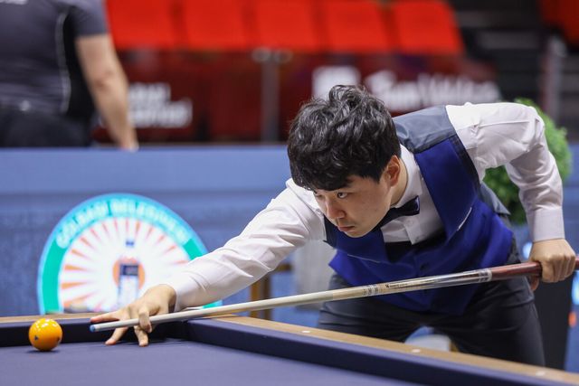 2007년 주니어 세계선수권에서 역대 최연소(15살) 우승 후 최다 우승(4회) 기록을 세웠던 김행직(전남당구연맹)은 2017년부터 시니어 무대에서도 두각을 나타내기 시작해 '한국 선수 최다 월드컵 우승', '사대천왕 외 사상 최초 월드컵 연속 우승', '한국 최초 월드컵 시즌 챔피언', '세계랭킹 2위' 등의 숱한 기록을 세우며 한국을 대표하는 선수로 활약해 왔다.&nbsp; 사진=파이브앤식스 제공