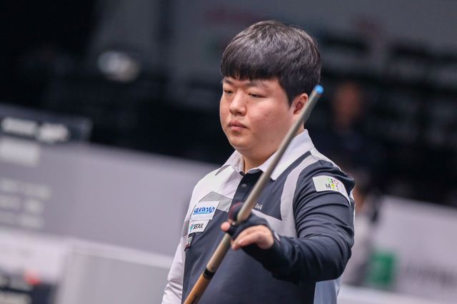 조명우는 피에르 수마뉴(프랑스)와 치열한 접전 끝에 40:38로 신승을 거뒀다.