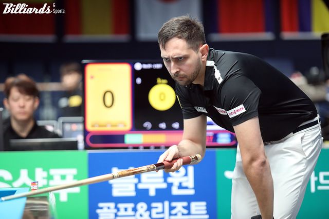 다비드 마르티네스(크라운해태)는 임택동에게 세트스코어 0-2로 뒤지다가 어렵게 동점을 만들고 승부치기에서 1:0의 신승을 거뒀다.&nbsp;