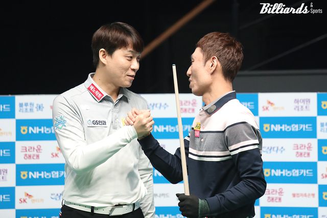 준결승전이 끝난 후 진심 어린 축하를 전한 최성원은 최원준에게 '할 수 있다'는 자신감을 불어넣어 줬다. 사진=고양/이용휘 기자