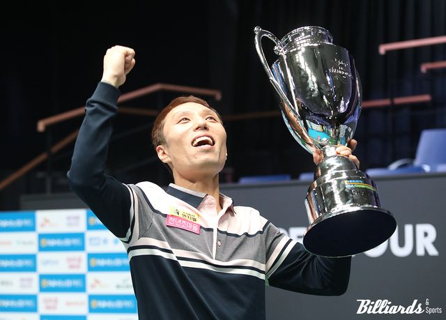 '원년 챔프' 최원준이 4년 2개월의 잠에서 깨어나 두 번째 우승 트로피를 들어올렸다. 사진=고양/이용휘 기자