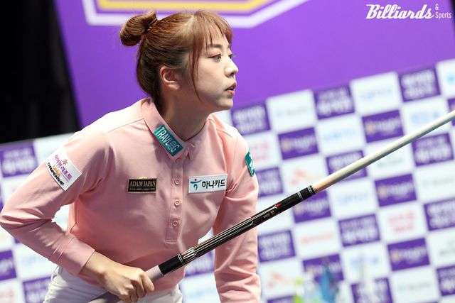 사카이 아야코(하나카드)는 박수아를 24이닝 만에 20:14로 꺾었다.