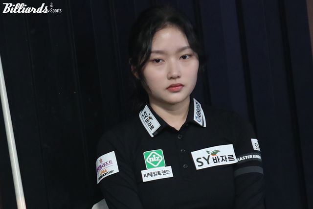 한지은은 1이닝에서 영상판독 후 득점이 무효된 악재가 있었지만, 2이닝에 곧바로 2-7 연속타에 이어 5이닝에서 2점을 마무리하고 11:2로 1세트를 이겼다.