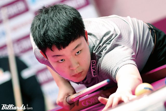 '한국의 산체스' 김영원(16)이 7차 투어 '하이원리조트 PBA 챔피언십' 128강전에서 박동준을 승부치기에서 2:0의 승리를 거두고 64강에서 베트남 강호 응우옌득아인찌엔(하이원리조트)과 32강 진출을 다툰다.&nbsp; 사진=빌리어즈앤스포츠 DB