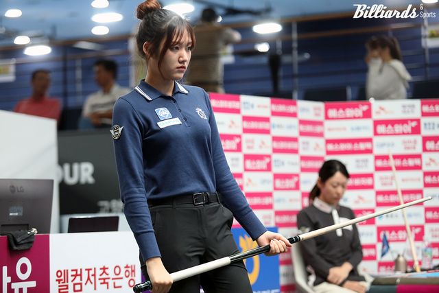 지난 4차 투어 '에스와이 챔피언십' 64강전에서 히다 오리에(SK렌터카)와 대결하는 권발해.