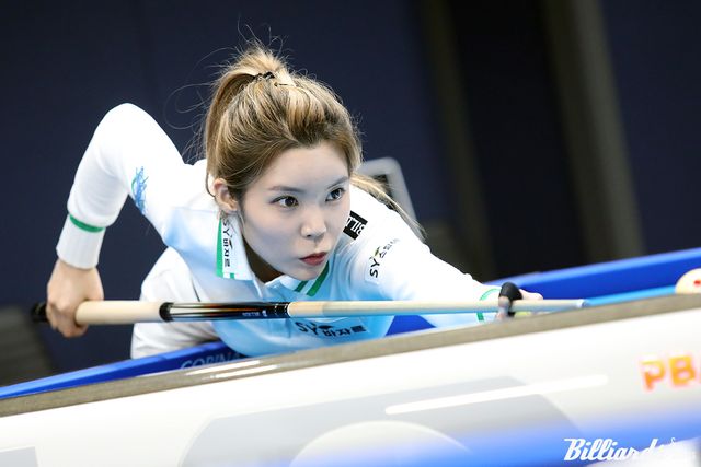 마지막 스리뱅크 샷이 아깝게 실패하며 32강 진출이 좌절된 이우경.