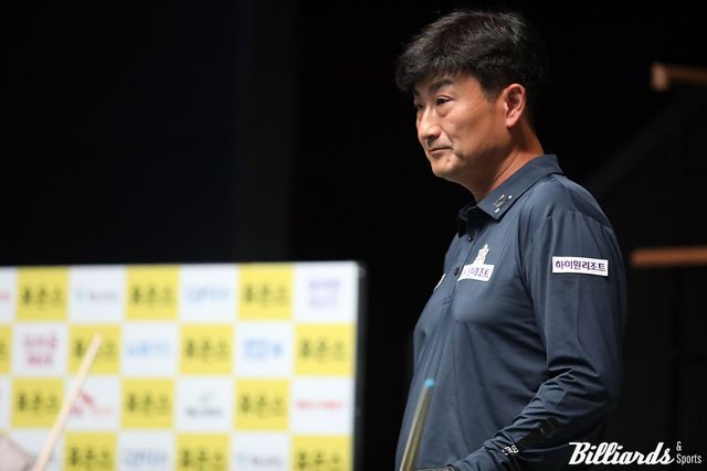 이충복(하이원리조트)이 PBA 투어 첫 승리에 6번째 도전한다. 이번 상대는 강동궁(SK렌터카). 이충복이 팀리그 3라운드에서 퍼펙트큐를 터트리며 승리했던 강동궁을 상대로 첫 승리를 거둘 수 있을지 주목된다.&nbsp; 사진=빌리어즈앤스포츠 DB