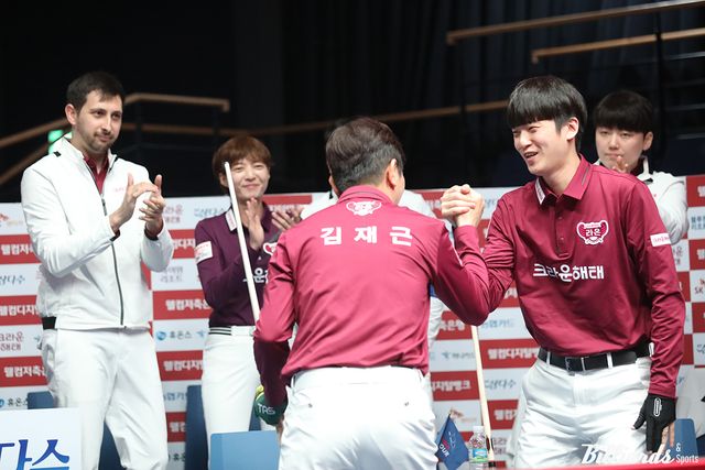 추격자인 크라운해태는 NH농협카드와의 대결에서 반드시 승리해 '승자승' 원칙으로 우승을 차지해야 한다.