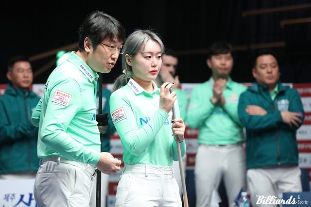 NH농협카드는 최소한 풀세트 접전을 벌여야 패배 해도 승점1을 얻어 승점 1점 차이로 우승을 차지할 수 있다.