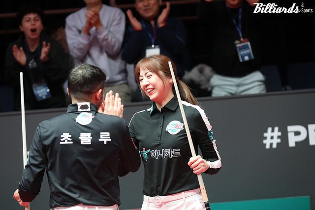 8일 에스와이전에서 처음 호흡을 맞춘 초클루와 사카이가 승리한 후 기뻐하는 모습.&nbsp; 사진=고양/이용휘 기자