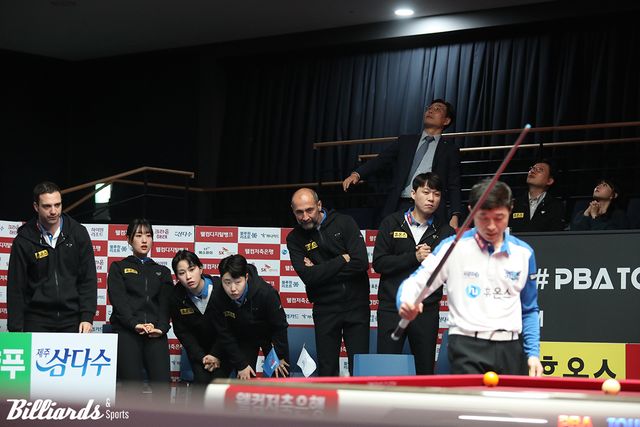 김봉철의 마지막 샷을 간절하게 바라보고 있는 휴온스. 사진=고양/김민영 기자