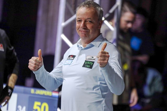 준결승전에서 키라즈와 결승행을 다투는 딕 야스퍼스(네덜란드).