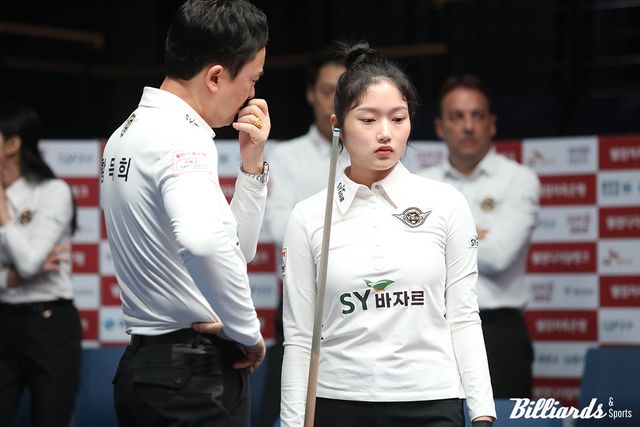 퍼펙트큐를 앞두고 벤치타임아웃을 부른 한지은. 사진=고양/이용휘 기자