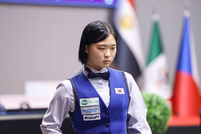 이번 세계선수권 첫 경기에서 클롬펜하우어를 꺾은 '19살' 김하은. 클롬펜하우어를 꺾은 두 선수가 결승에서 만난다면 한국은 사상 최초로 여자 3쿠션 세계선수권에서 우승을 차지하게 된다.