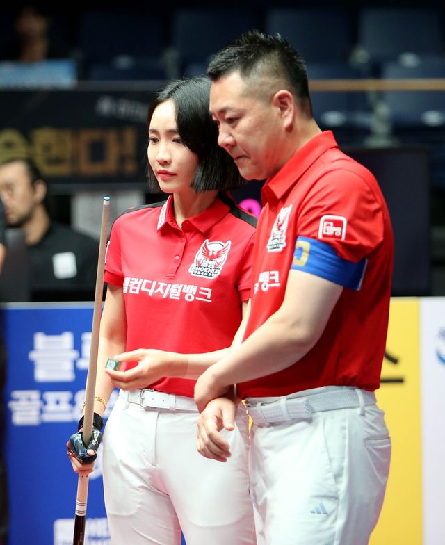 서현민-최혜미의 '퍼펙트 케미'. 두 선수는 전날에 이어 이번 경기에서도 4세트 혼합복식에서 9:0의 영봉승을 거두며 중추적인 역할을 했다.