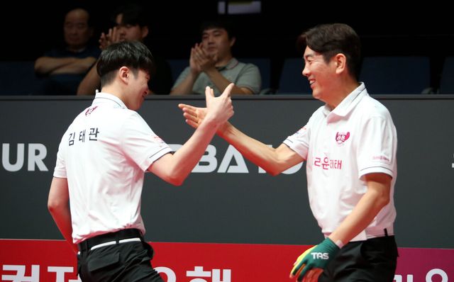 크라운해태는 4연승을 달리고 있는 가운데 마지막 날 NH농협카드와 승부를 벌인다.