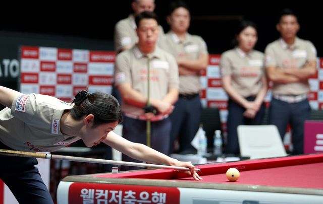 SK렌터카의 히다 오리에(일본)가 6세트에 퍼펙트큐를 성공시키며 웰컴저축은행을 세트스코어 4-2로 꺾었다.