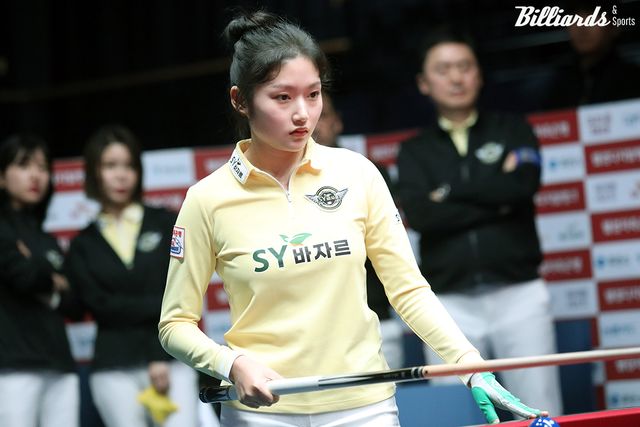 한지은은 스롱과의 대결에서 단식 두 경기와 복식 두 경기를 모두 승리했다.