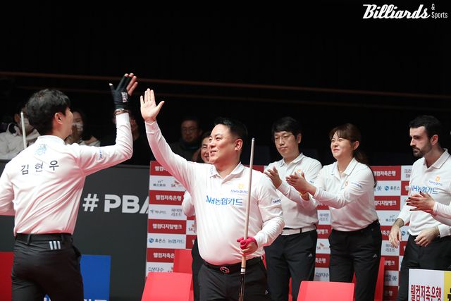 NH농협카드는 지난 11일 하나카드와의 승부에서 패배 2점 앞에서 살아나 4-3의 대역전 드라마를 쓰며 한숨을 돌렸다.