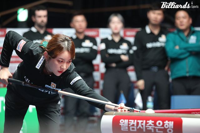 역대급 활약을 보여준 NH농협카드가 크라운해태의 추격을 따돌리고 정규리그 첫 우승트로피를 들어올릴 수 있을까.