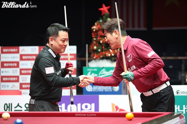 크라운해태는 SK렌터카와 13일 경기에서 승리해야 최종일에 NH농협카드와 정규리그 우승을 놓고 승부를 벌이게 된다.