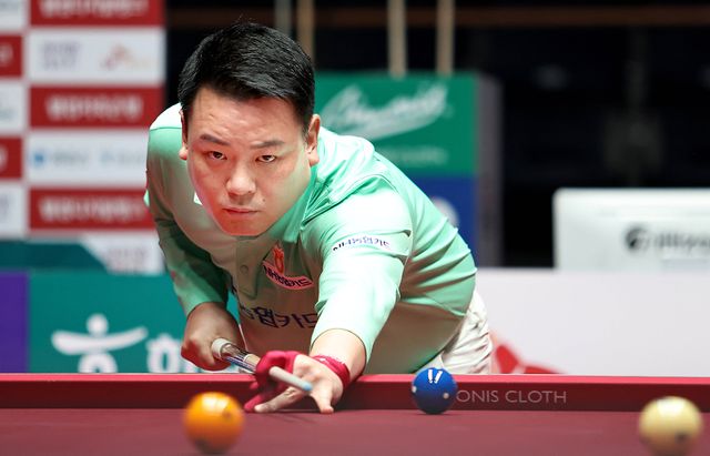 NH농협카드 주장 조재호는 1세트에서 7점을 치며 분전했다.