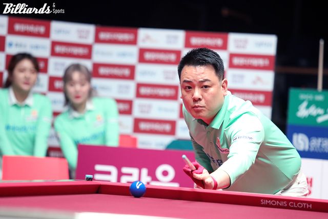 정규리그 1위 NH농협카드는 전날 블루원리조트에 매치포인트에서 패하는 불운으로 마지막 경기에서 2위 크라운해태의 도전을 받게 됐다.