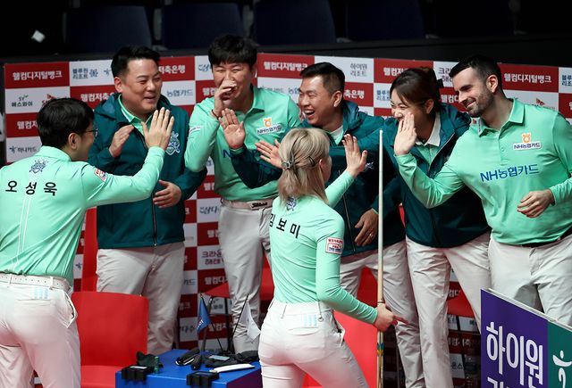 NH농협카드는 상대전적에서 나머지 4개 팀을 모두 압도한다. 준플레이오프 팀 하나카드에는 5전 전승, 에스와이는 4승 1패를 기록했다. 파이널에 올라가면 대결하는 크라운해태와 SK렌터카는 3승 2패로 우세했다.