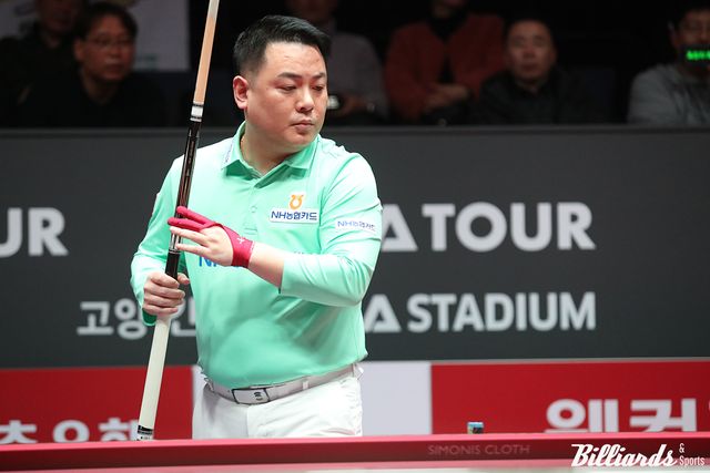 NH농협카드 주장 조재호는 1세트에 이어 3세트도 승리하며 1차전 승리의 주역이 됐다.