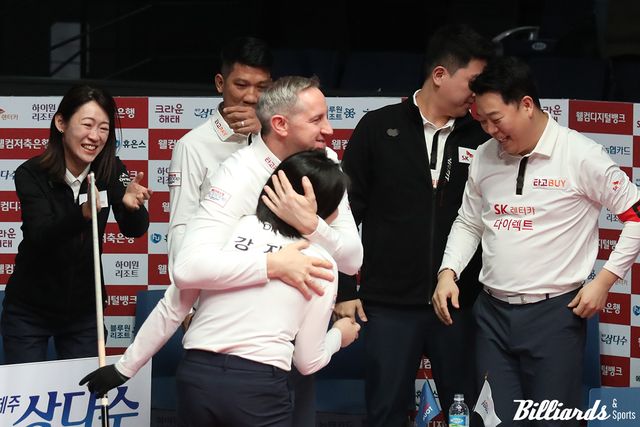 플레이오프 3차전에서 강지은이 6세트에서 승리하자 기뻐하는 SK렌터카 다이렉트. 사진=고양/김민영 기자