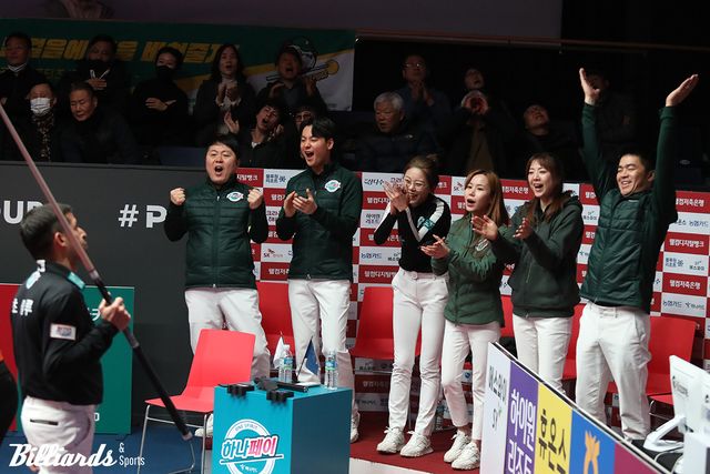 3차전 3세트 승리 후 환호하는 하나카드 하나페이. 사진=고양/김민영 기자