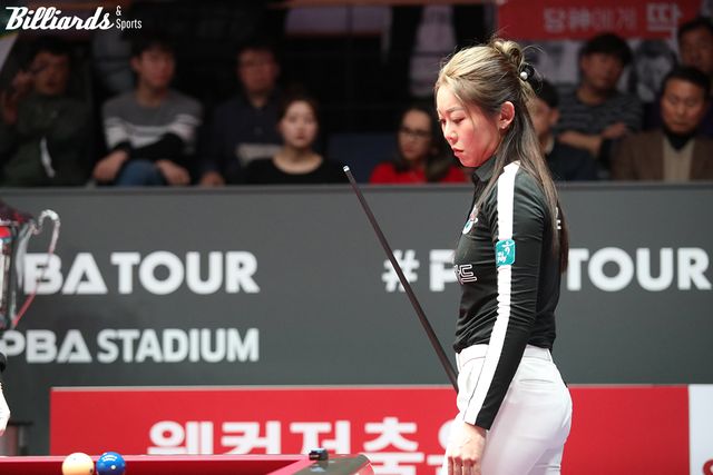 2세트에 나서 9점 중 8점을 획득한 김가영